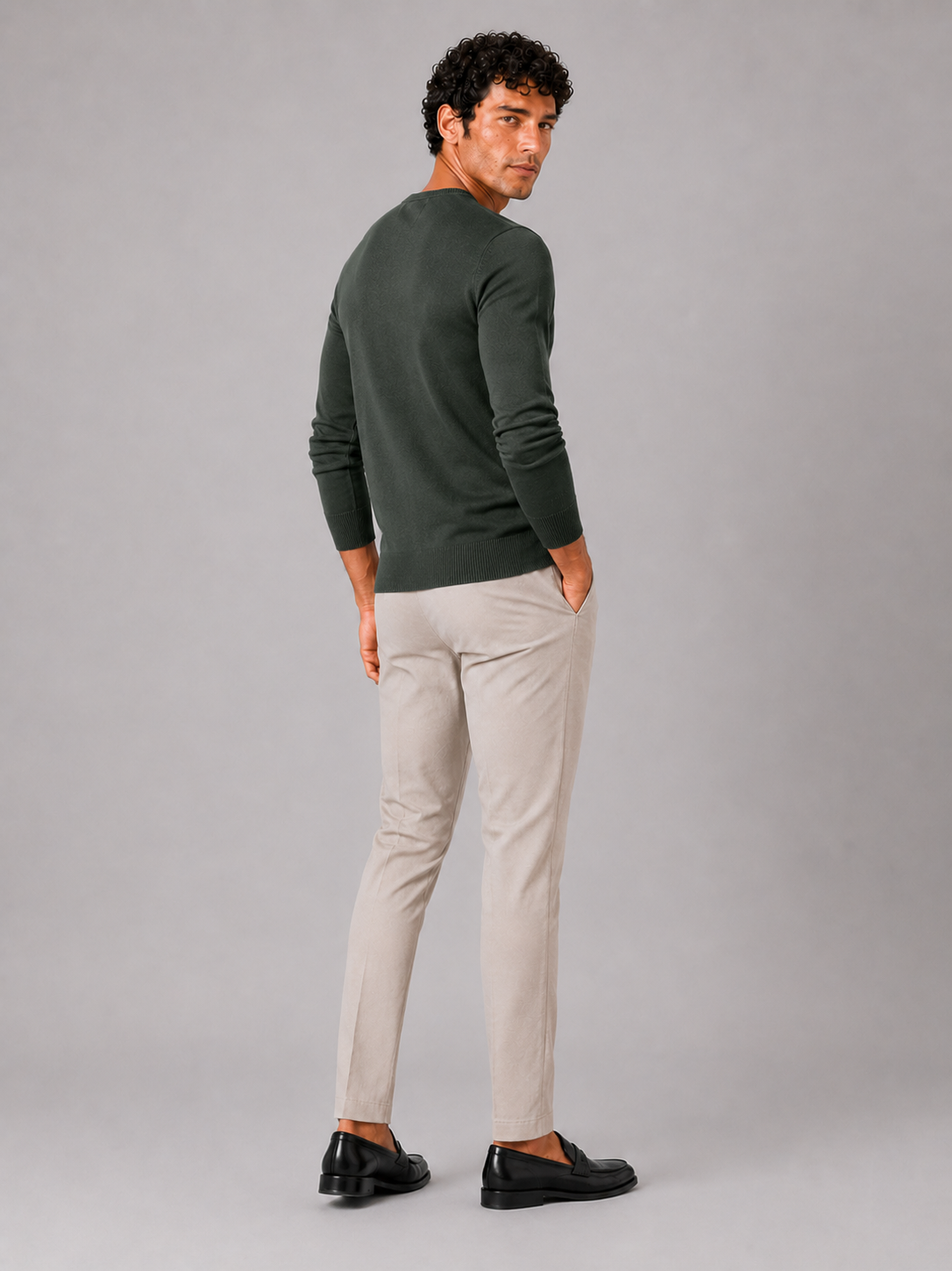 Men’s army green knit pullover lightweight sweater for casual and business casual outfits