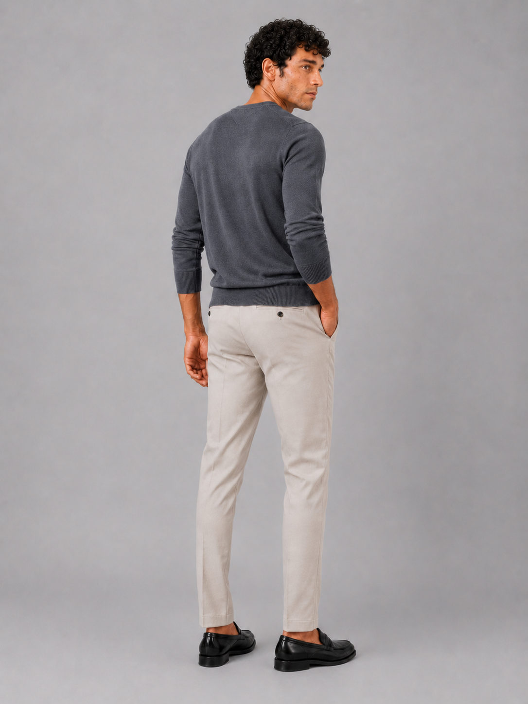 Men’s dark gray knit pullover lightweight sweater for business casual and smart casual outfits