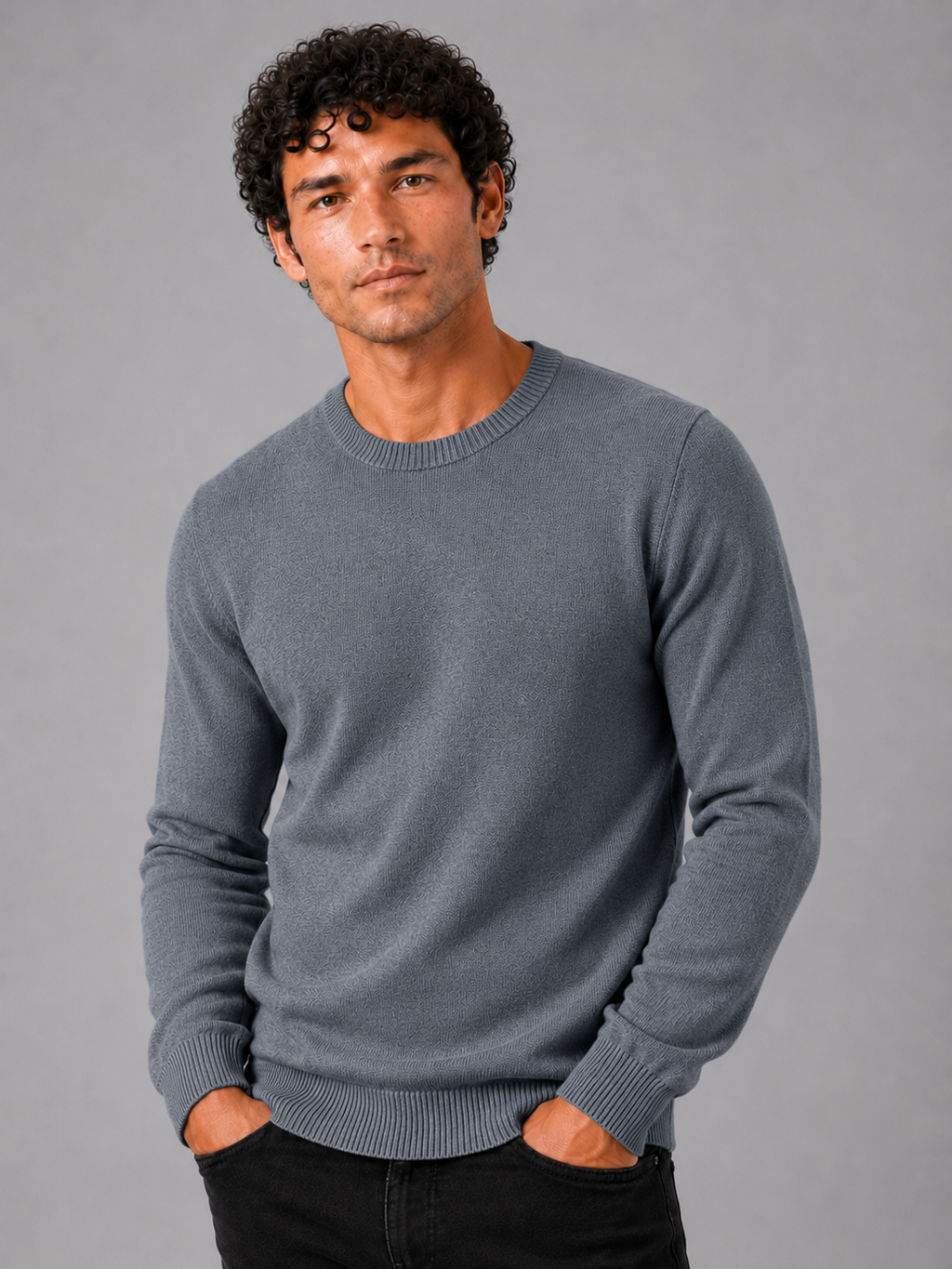 Men wearing dark gray crew neck knit sweater long sleeve soft lightweight fall business casual style