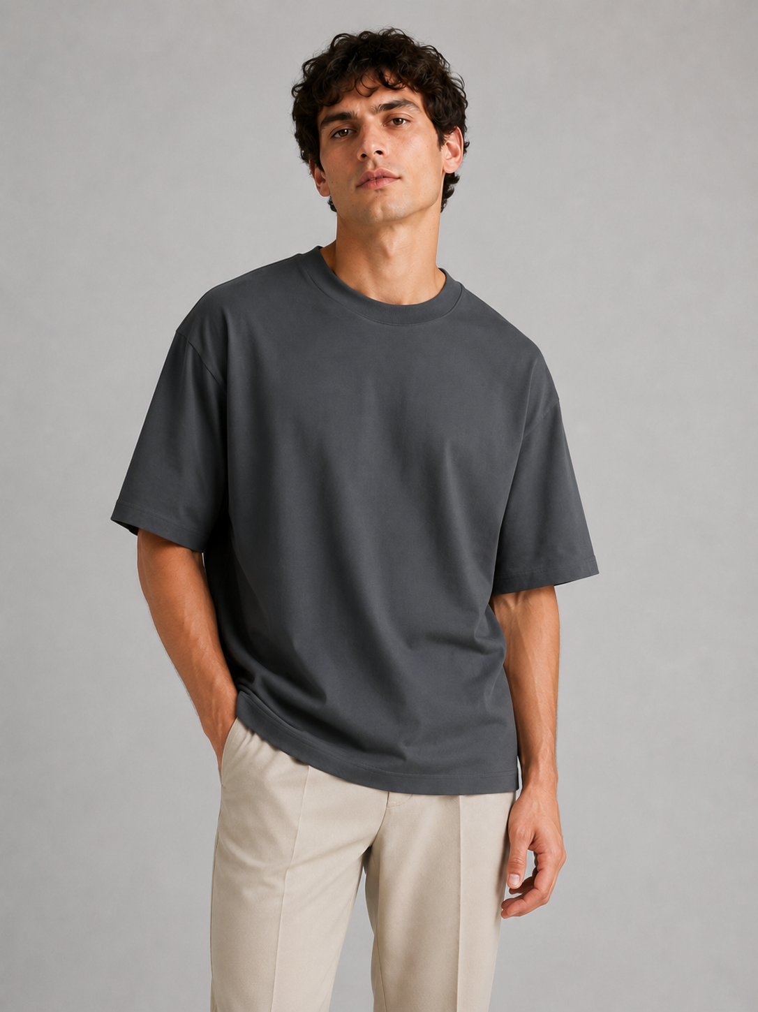 Men wearing dark grey oversized crew neck t shirt relaxed fit short sleeve lightweight summer style