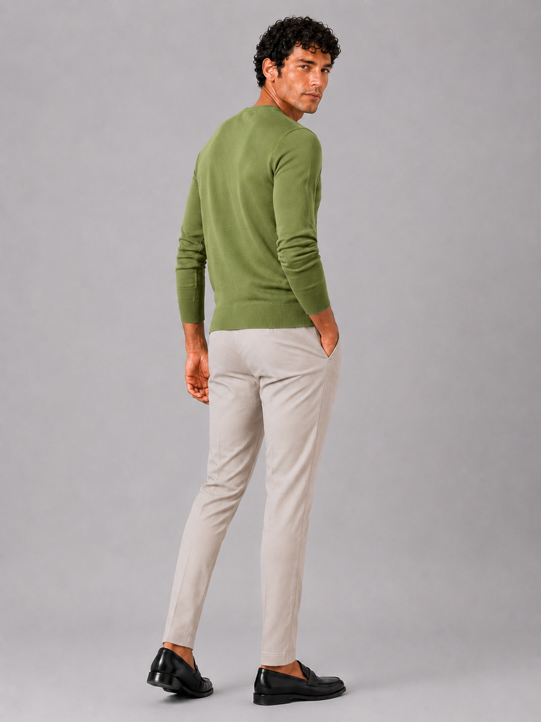 Men’s green knit pullover lightweight sweater for casual and smart casual outfits