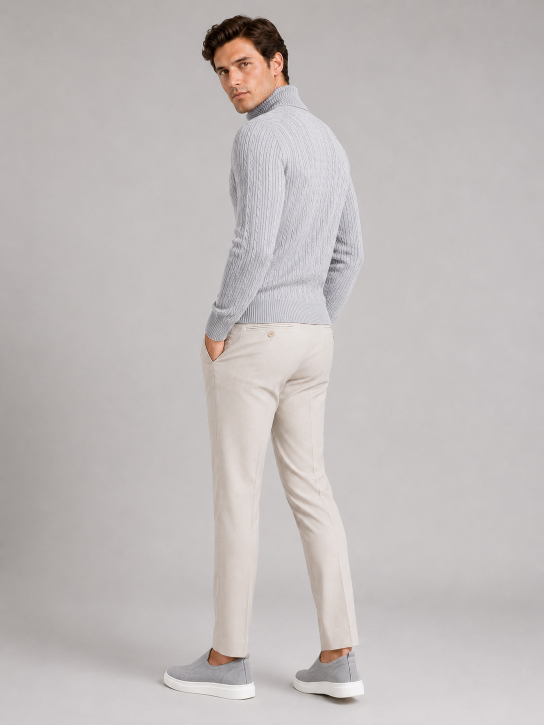 Men’s light gray heavyweight knit turtleneck warm sweater for casual cold weather outfits