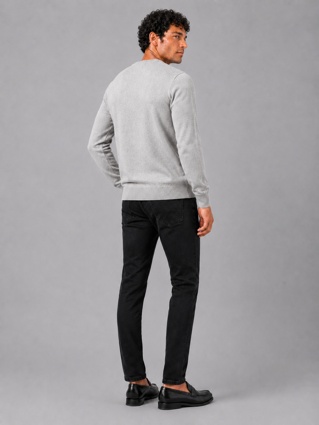 Men’s light gray knit pullover soft lightweight sweater for business casual and everyday outfits