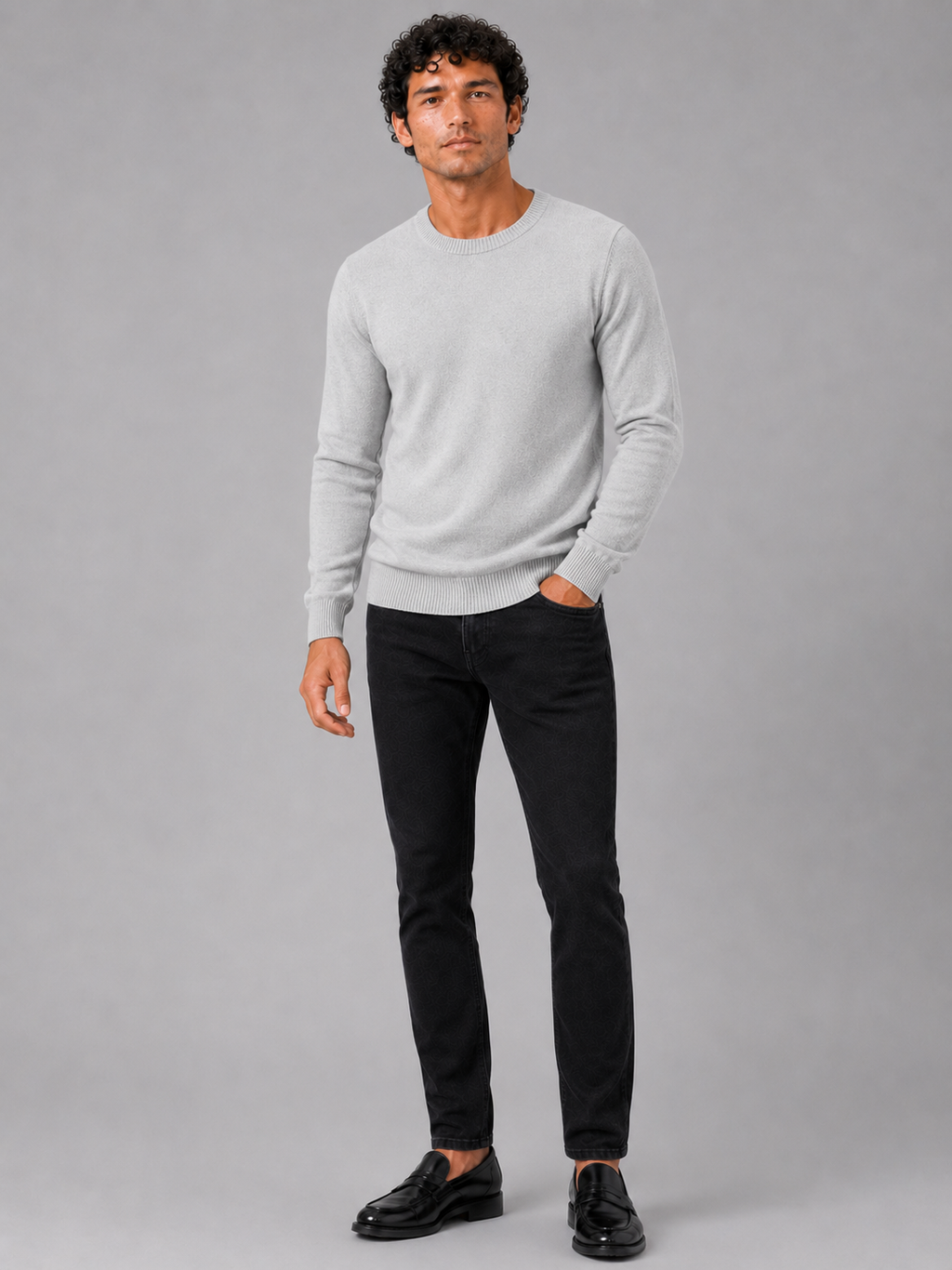 Light gray crew neck sweater for men long sleeve pullover for everyday fall wear