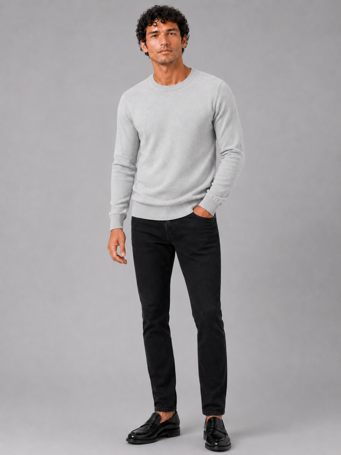 Light gray crew neck sweater for men long sleeve pullover for everyday fall wear